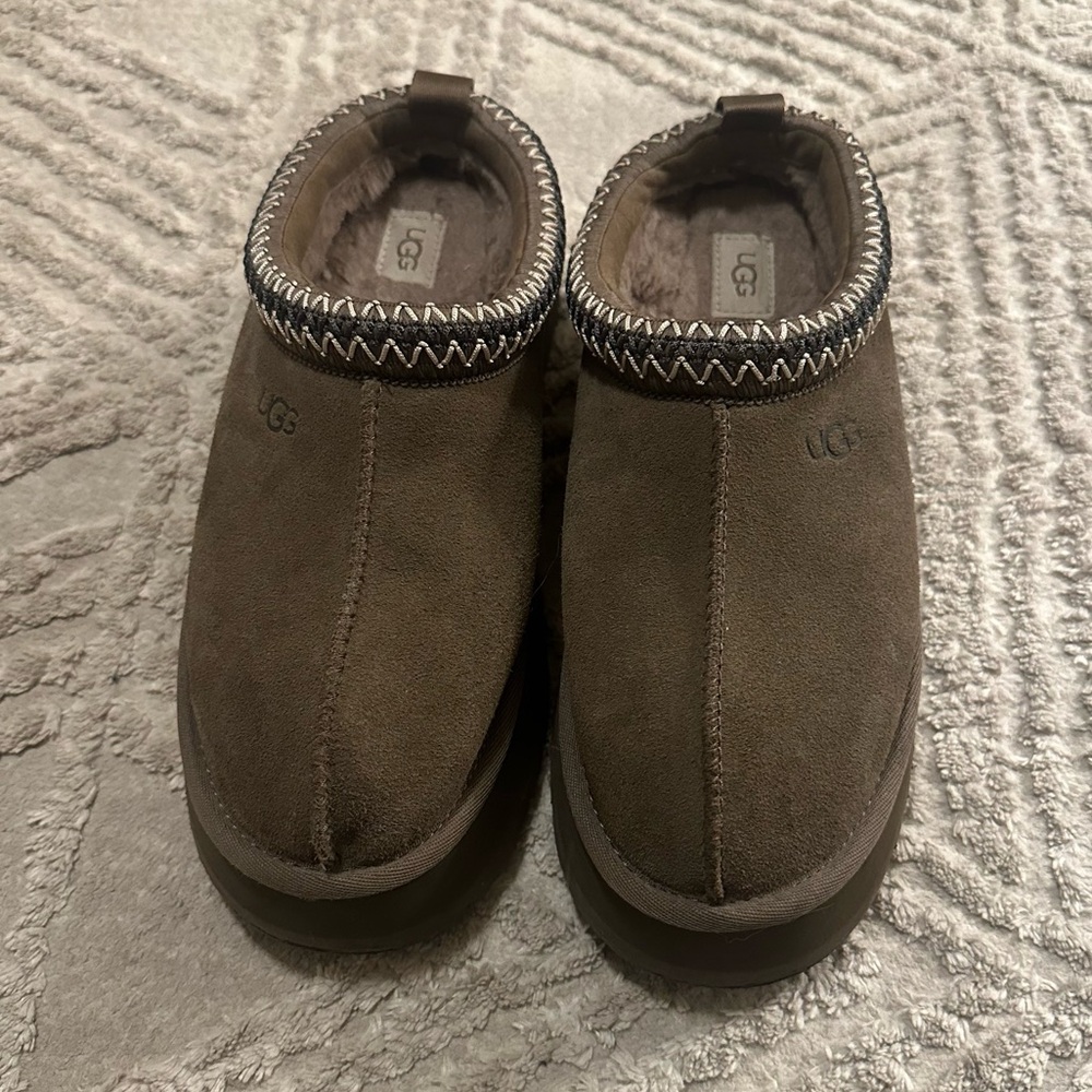 UGG Tazz Platform Slipper in Hickory